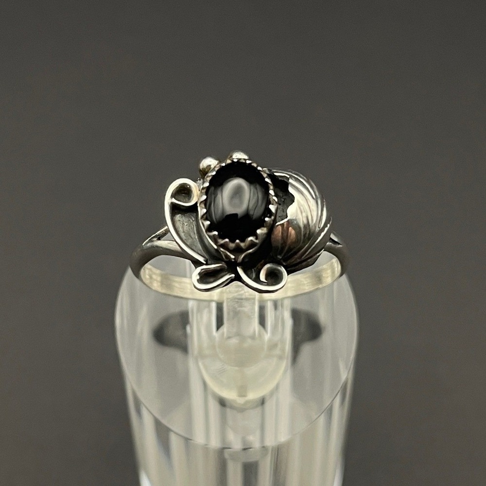 Vintage Native Black Onyx Ring Floral Boho Minimalist